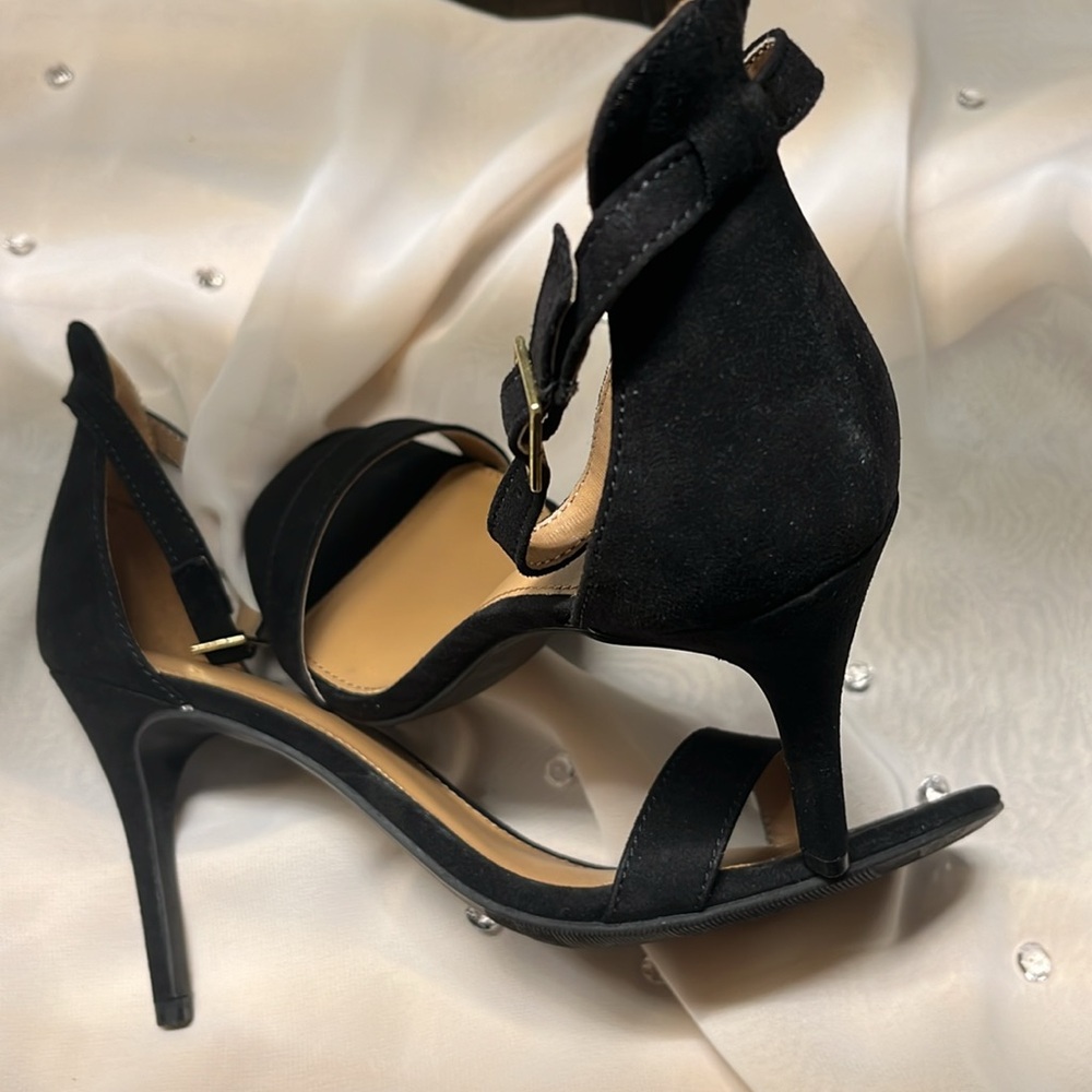 0893.  Material Girl heels NWOT